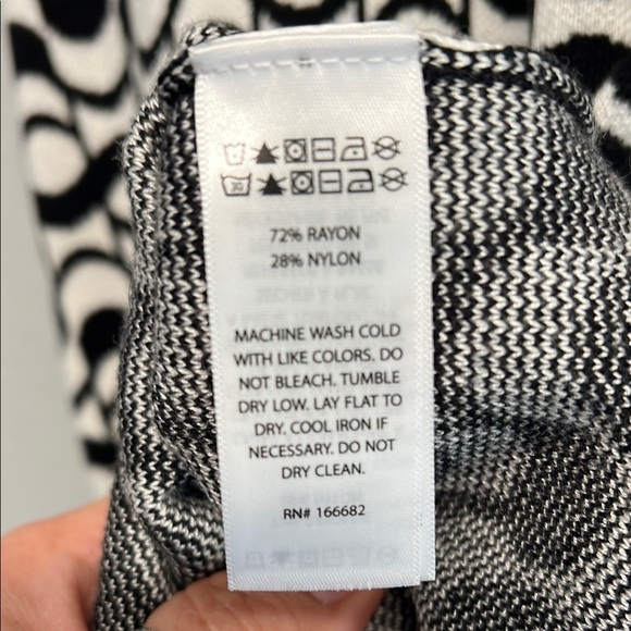 ✨House of Harlow 1960 Black and White Geometric Sheath Dress 👗 - Picture 4 of 13